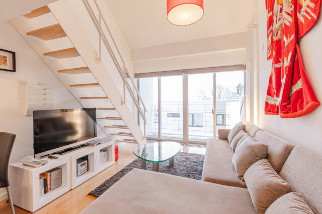 20231211 Niseko Central Powder Tracks PT011 Living Room Winter Lores 5