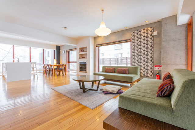 20231213 Niseko Central Konkurito Yukibana KONG Kitchen Living Room Lores 4