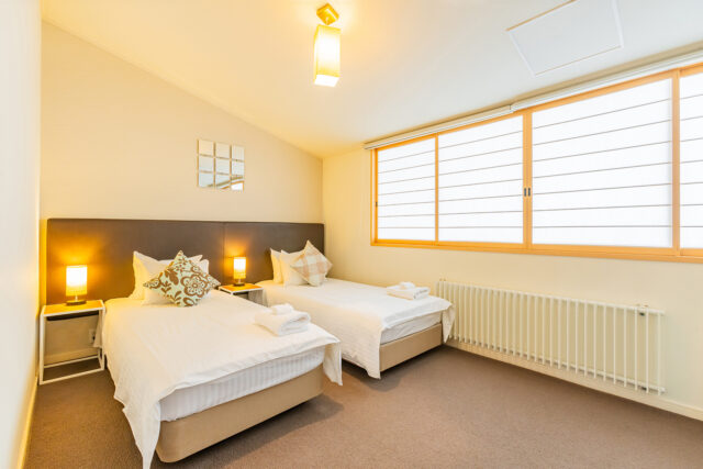 20231214 Niseko Central Miharashi MA05 Bedroom Winter Lores 4