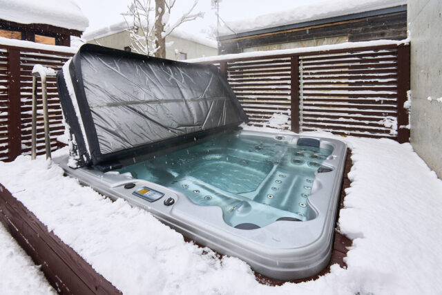 20231219 Niseko Central Konkuriito L KONL Hottub Winter Lores 1