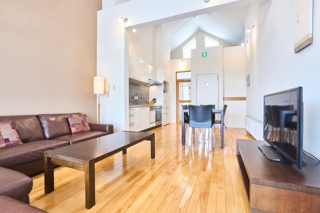 20240115 Niseko Central Horizon Townhouse HZ02 Living Room Generic DSC4945 Lores 2