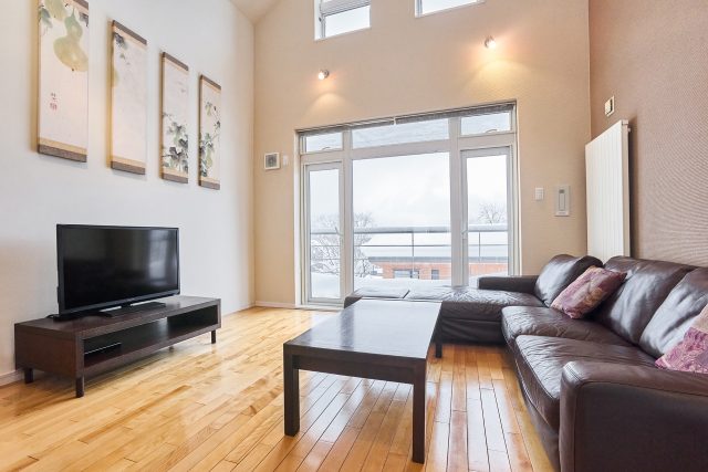 20240115 Niseko Central Horizon Townhouse HZ02 Living Room Winter DSC4904 Lores 1