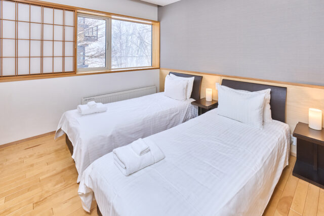20240124 Niseko Central J House Bedroom Winter DSC6463 Lores 1