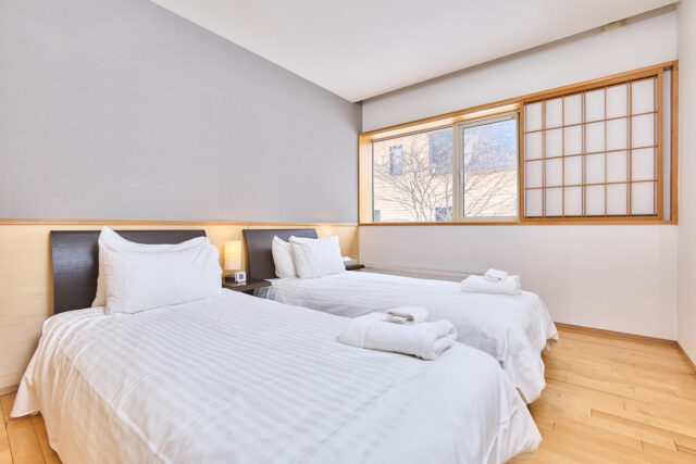 20240124 Niseko Central J House Bedroom Winter DSC6490 Lores 2