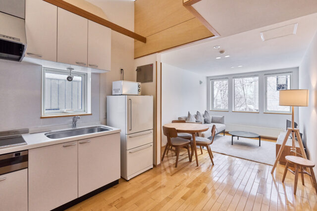 20240124 Niseko Central J House Kitchen Winter DSC6454 Lores 1