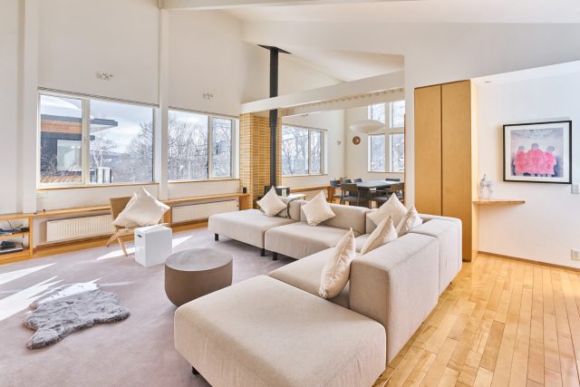 20240124 Niseko Central J House Living Room Winter DSC6308 Lores 1