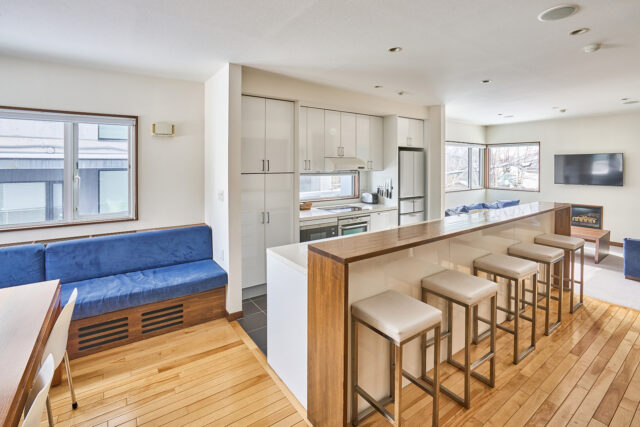 20240222 Niseko Central Kashi Lodge KL01 Winter Kitchen DSC6361 Lores 1