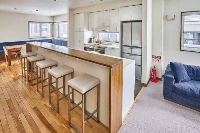 20240222 Niseko Central Kashi Lodge KL01 Winter Living Room DSC6423 Lores 2