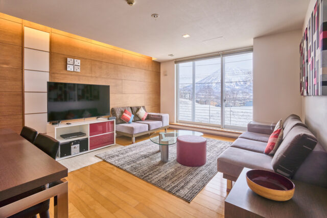 20240325 Niseko Central Youtei Tracks YT102 Winter Living Room DSC9399 Lores 1