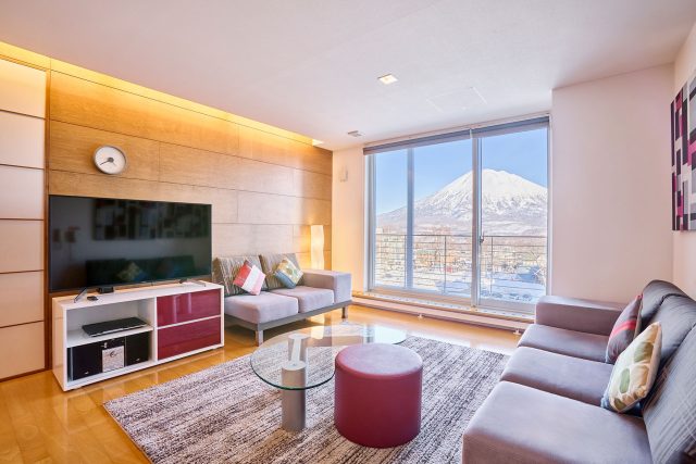 20240325 Niseko Central Youtei Tracks YT302 Winter Living Room DSC0311 Lores 1