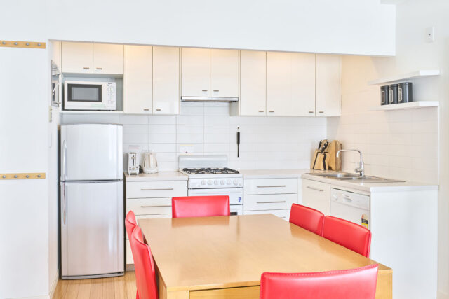 20240403 Niseko Central Powder Tracks PT07 Generic Kitchen DSC3303 Lores 1