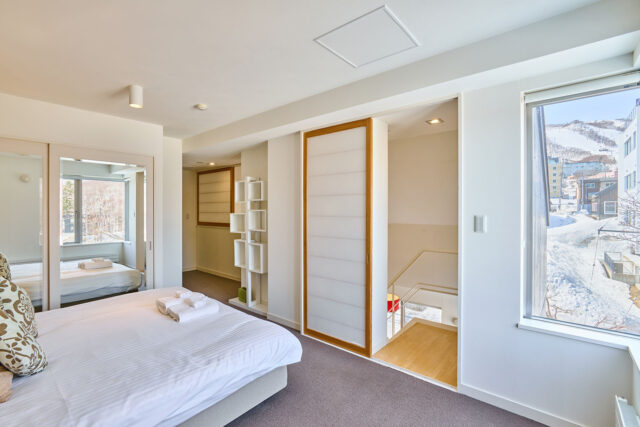 20240403 Niseko Central Powder Tracks PT07 Winter Bedroom DSC3420 Lores 2