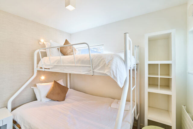 20240403 Niseko Central Powder Tracks PT07 Winter Bedroom DSC3447 Lores 3