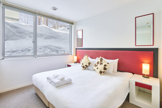 20240403 Niseko Central Yotei Tracks YT107 Winter Bedroom DSC3160 Lores 1 2
