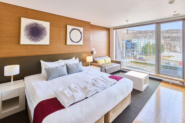20240411 Niseko Central Yama Shizen East YE602 Winter Bedroom DSC4528 Lores 1