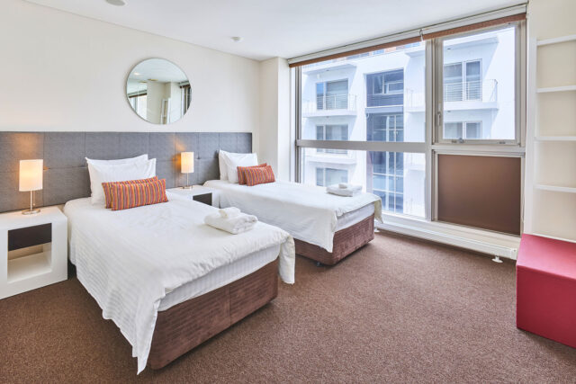 Yama Shizen West 404 Bedroom with twin beds