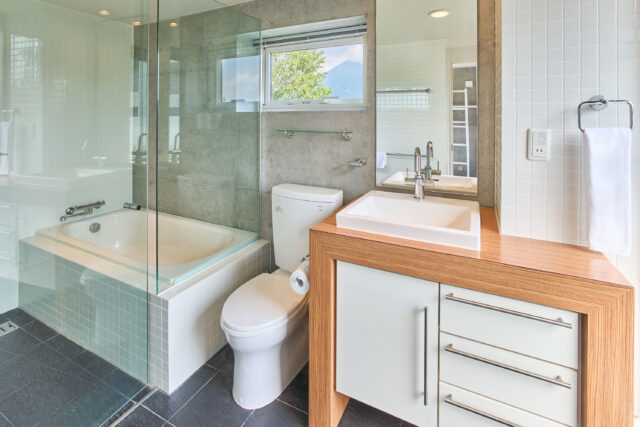 Konkuriito G - Yukibana Bathroom with a Bathtub