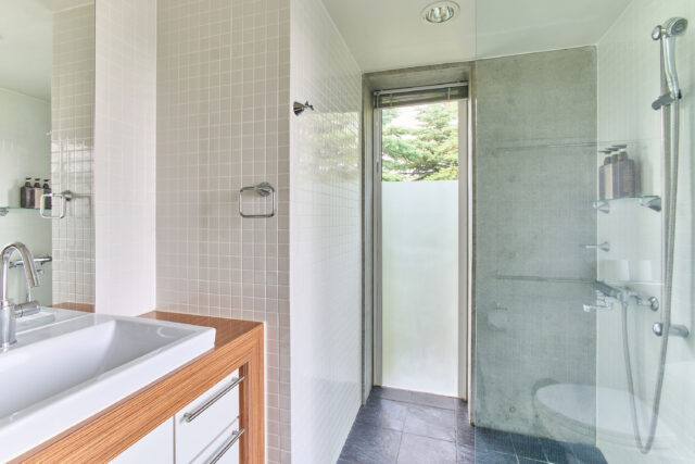 Konkuriito G - Yukibana Bathroom with a Shower