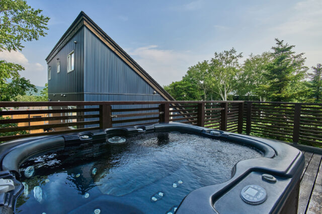 20240621 Niseko Central Kon G Summer Exterior Jacuzzi DSC0185 Lores 1