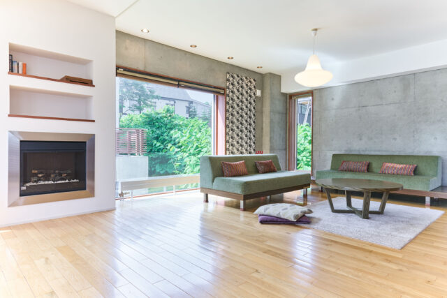 Konkuriito G - Yukibana Living Room with a Fireplace