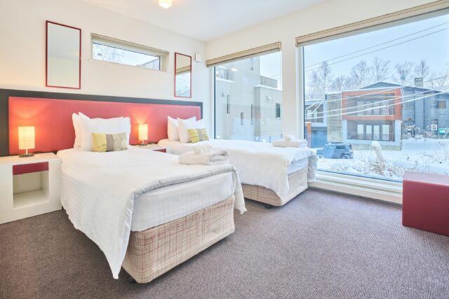 20241204 Niseko Central Hirafu House HH06 W Inter Bedroom DSC0548 Lores 1