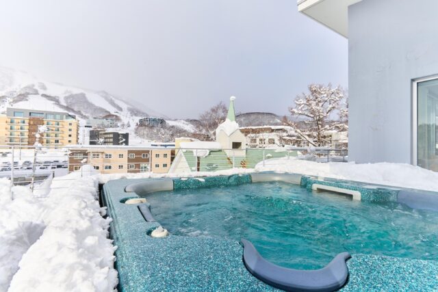 20241218 Niseko Central Yotei Tracks YT504 Winter Jacuzzi DSC4778 Lores 4
