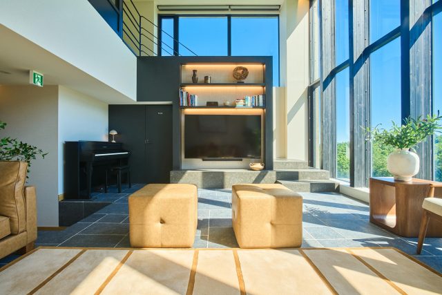 20250708 Niseko Central Sekka Kan2 Summer Living Room DSC0200 Lores 1