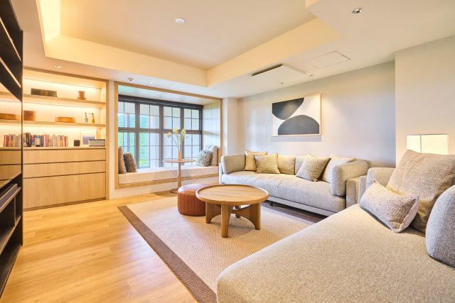 20250805 Niseko Central Sekkakan1 Summer Living Room DSC2531 Lores 1