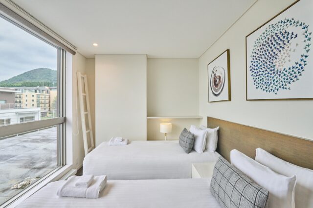 20250910 Niseko Central Yama Shizen East YE602 Summer Bedroom DSC6027 Lores 2