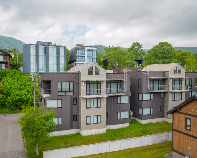 Horizon Townhouse HZ Exterior Summer 2 LR