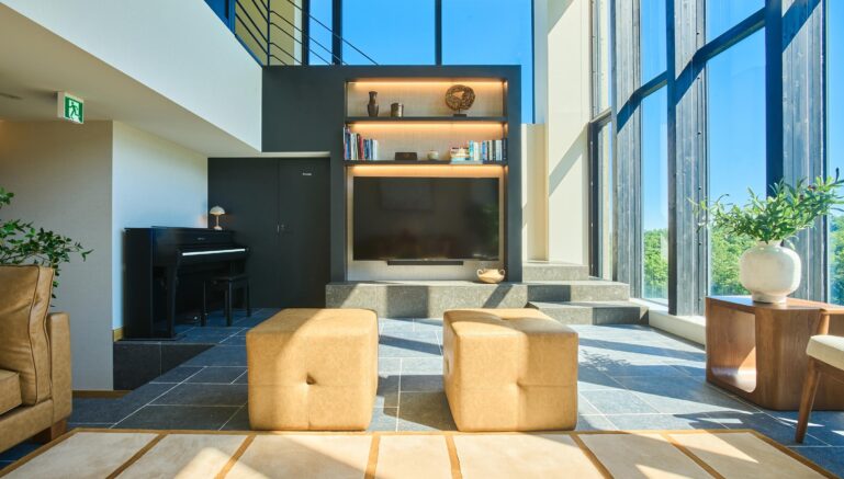 20250708 Niseko Central Sekka Kan2 Summer Living Room DSC0200 Lores 1