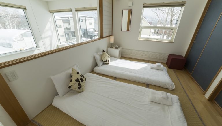 Hirafu House Hh01 Bedroom Winter2