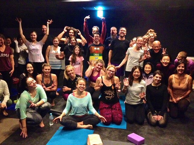 powder-yoga-2015-2016-night-group-2