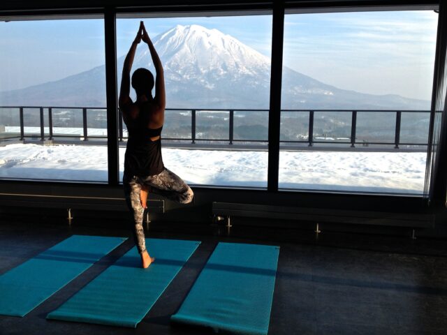 powder-yoga-2015-2016-youtei-morning-salutations