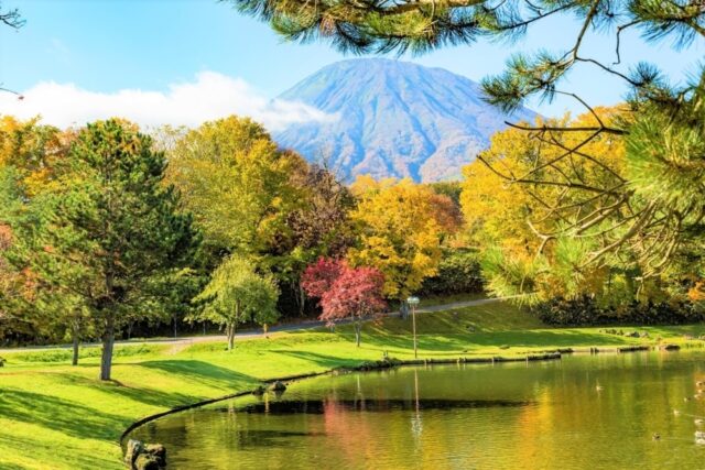 Fukidashi Park spring and Mt Yotei 171007 112252