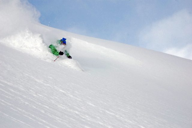 Powder Skiing in Grand Hirafu