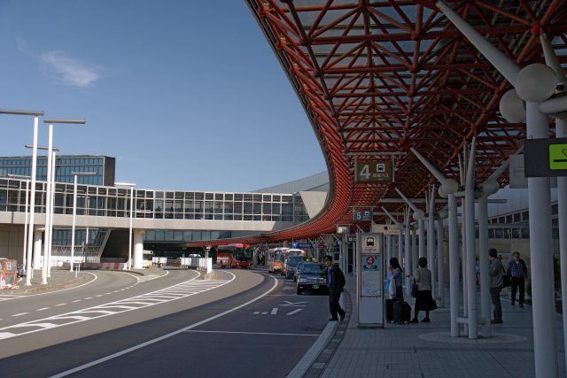 Hokkaido New Chitose Airport13n4272 wikicommons