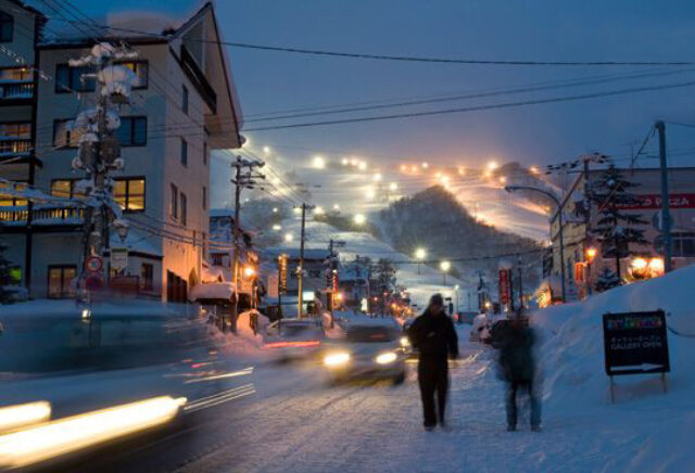Plenty of restaurants, bars and shops to explore in Upper and Lower Hirafu, both day and night!